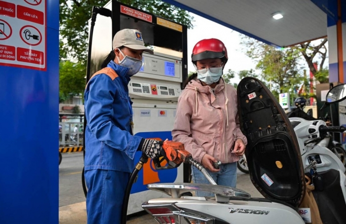 Gi&aacute; xăng dầu chiều 28/10: E5 RON 92 v&agrave; E10 RON 95 dồn dập giảm mạnh, dầu diesel &lsquo;rẻ như b&uacute;n&rsquo;, gi&aacute; đầy b&igrave;nh &ocirc; t&ocirc; Honda ảnh 1