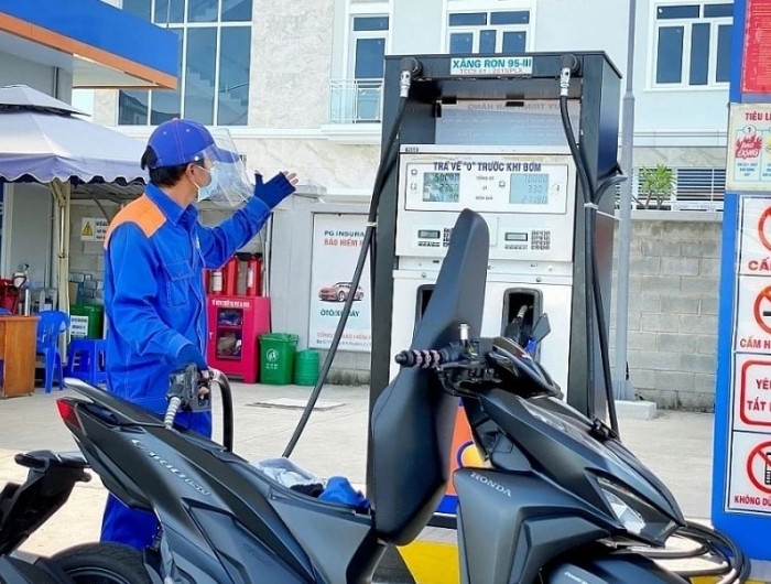 Gi&aacute; xăng dầu h&ocirc;m nay 30/10: E10 RON 95 về c&aacute;ch đ&aacute;y 5.800 đồng, RON 92 rẻ hơn đỉnh 4.000 đồng, gi&aacute; đầy b&igrave;nh xe ga 110cc ảnh 1