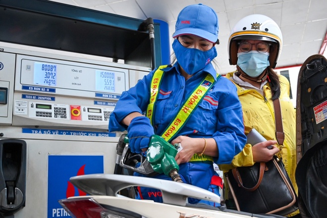 Gi&aacute; xăng dầu tối 29/10: Dầu diesel tăng vọt, E5 RON 92 v&agrave; E10 RON 95 rẻ hơn đỉnh bao nhi&ecirc;u? Gi&aacute; đầy b&igrave;nh c&aacute;c mẫu xe số ảnh 1