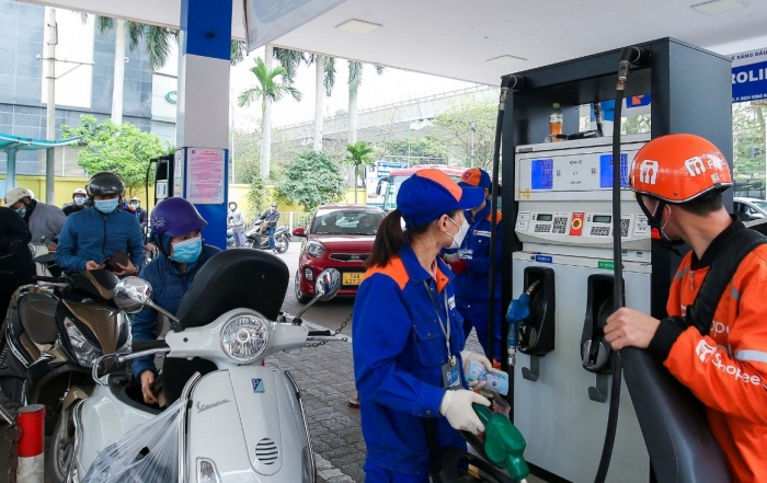 Gi&aacute; xăng dầu trưa 29/10: RON 92 v&agrave; E10 RON 95 giảm cực mạnh, dầu diesel rẻ hơn đỉnh bao nhi&ecirc;u? Gi&aacute; đầy b&igrave;nh &ocirc; t&ocirc; Toyota ảnh 1