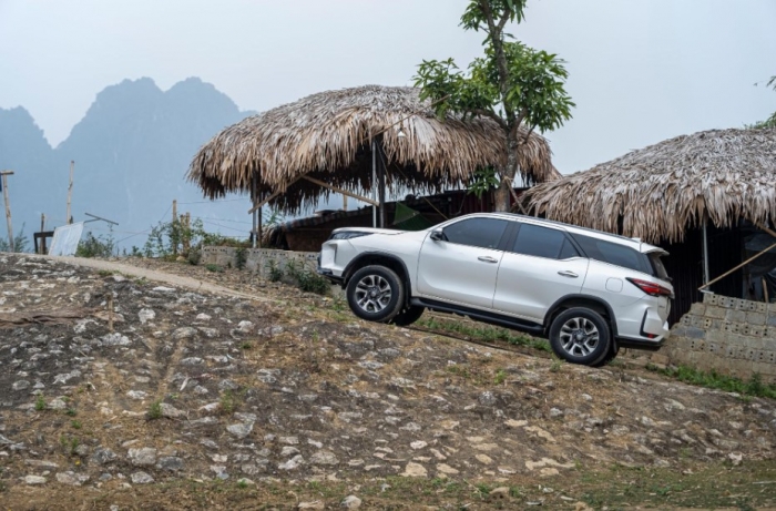 Gi&aacute; lăn b&aacute;nh Toyota Fortuner giảm xuống mức cực rẻ đầu th&aacute;ng 2/2026, quyết &lsquo;knock-out&rsquo; Ford Everest ảnh 3