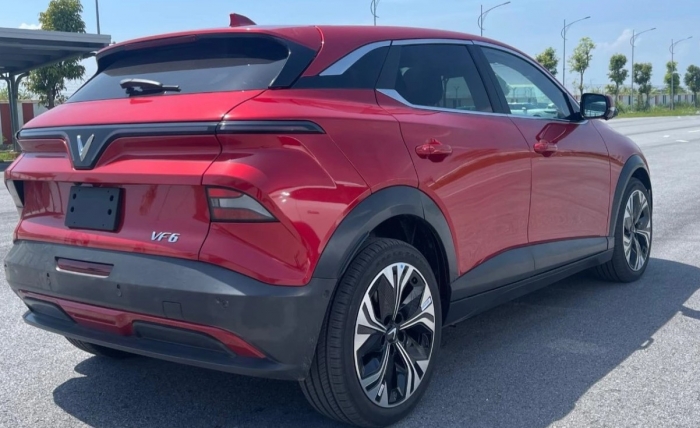 Bảng gi&aacute; xe VinFast VF 6 lăn b&aacute;nh cập nhật đầu th&aacute;ng 2/2026: Đ&atilde; rẻ c&ograve;n nhận th&ecirc;m ưu đ&atilde;i cực khủng ảnh 4