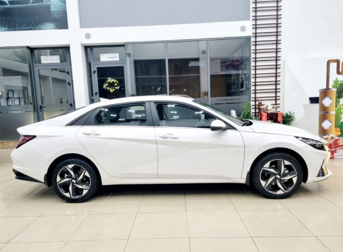 &lsquo;Chơi tất tay&rsquo; với Mazda3 v&agrave; Kia K3, Hyundai Elantra giảm gi&aacute; lăn b&aacute;nh &lsquo;rẻ như cho&rsquo; đầu th&aacute;ng 2/2026 ảnh 2