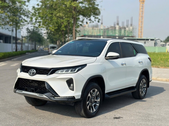 Quyết &lsquo;ăn thua đủ&rsquo; với Ford Everest, Toyota Fortuner giảm gi&aacute; lăn b&aacute;nh giữa th&aacute;ng 2/2026 cực rẻ ảnh 1