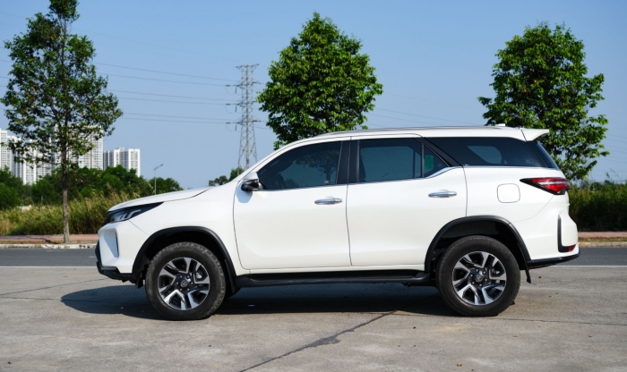 Quyết &lsquo;ăn thua đủ&rsquo; với Ford Everest, Toyota Fortuner giảm gi&aacute; lăn b&aacute;nh giữa th&aacute;ng 2/2026 cực rẻ ảnh 2