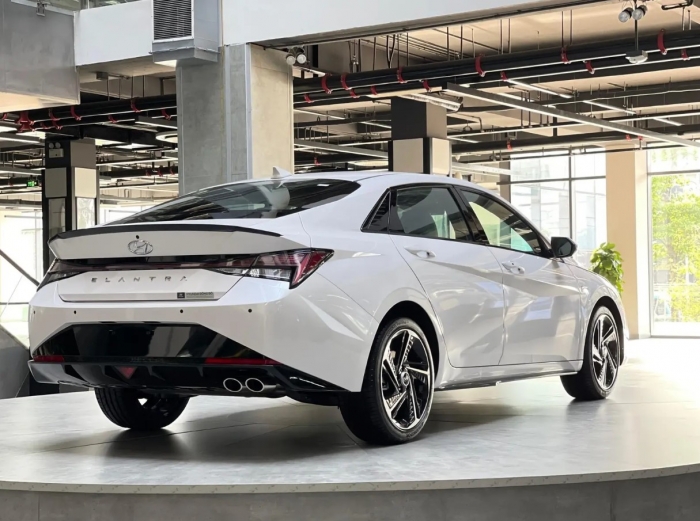 Gi&aacute; lăn b&aacute;nh Hyundai Elantra giảm &lsquo;kh&ocirc;ng phanh&rsquo; giữa th&aacute;ng 2/2026, &lsquo;chơi tới bến&rsquo; Kia K3 v&agrave; Mazda3 ảnh 4