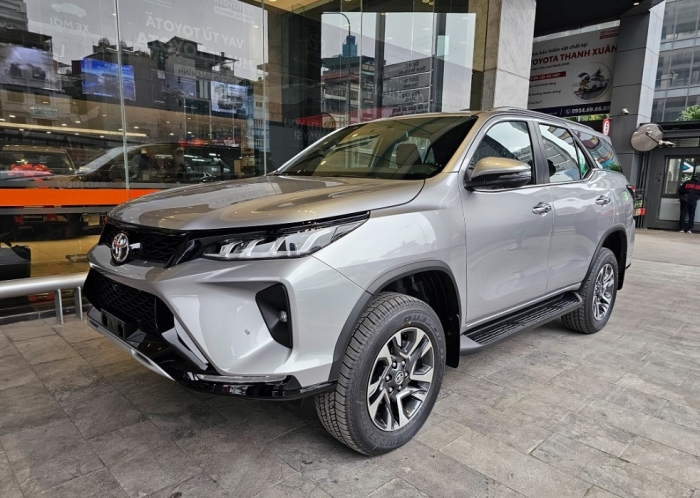 Gi&aacute; lăn b&aacute;nh Toyota Fortuner cuối th&aacute;ng 2/2026 giảm cực sốc, quyết &lsquo;chơi tất tay&rsquo; với Ford Everest ảnh 3