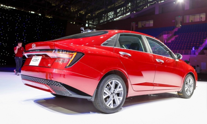 Gi&aacute; lăn b&aacute;nh Hyundai Accent mới nhất đầu th&aacute;ng 3/2026 &lsquo;rẻ như cho&rsquo;, hạ gục Honda City v&agrave; Toyota Vios ảnh 2