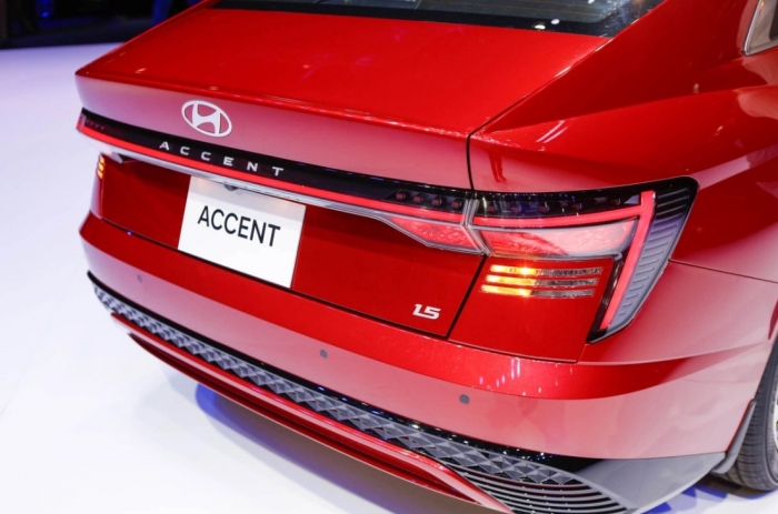 Gi&aacute; lăn b&aacute;nh Hyundai Accent mới nhất đầu th&aacute;ng 3/2026 &lsquo;rẻ như cho&rsquo;, hạ gục Honda City v&agrave; Toyota Vios ảnh 4