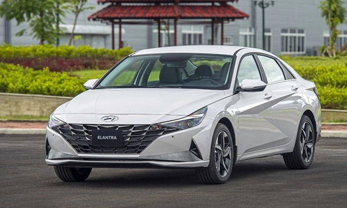 Gi&aacute; lăn b&aacute;nh Hyundai Elantra giảm &lsquo;kh&ocirc;ng phanh&rsquo; giữa th&aacute;ng 2/2026, &lsquo;chơi tới bến&rsquo; Kia K3 v&agrave; Mazda3 ảnh 1