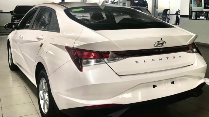 Gi&aacute; lăn b&aacute;nh Hyundai Elantra giảm &lsquo;kh&ocirc;ng phanh&rsquo; giữa th&aacute;ng 2/2026, &lsquo;chơi tới bến&rsquo; Kia K3 v&agrave; Mazda3 ảnh 3