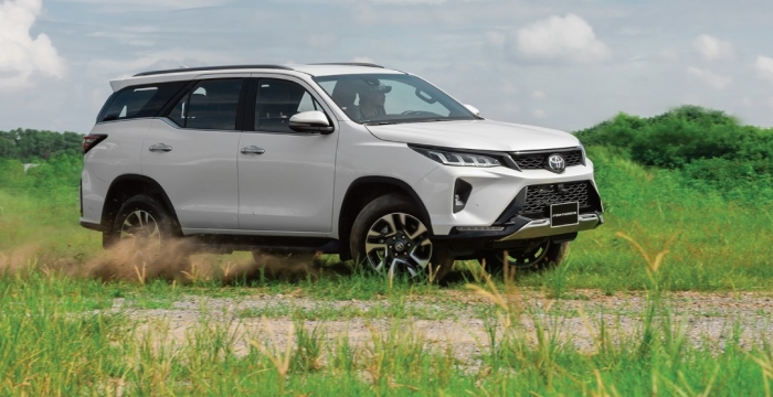 &lsquo;Chơi tới bến&rsquo; Ford Everest, Toyota Fortuner giảm gi&aacute; lăn b&aacute;nh về mức &lsquo;rẻ như b&egrave;o&rsquo; đầu th&aacute;ng 3/2026 ảnh 2