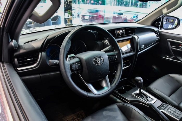 &lsquo;Chơi tới bến&rsquo; Ford Everest, Toyota Fortuner giảm gi&aacute; lăn b&aacute;nh về mức &lsquo;rẻ như b&egrave;o&rsquo; đầu th&aacute;ng 3/2026 ảnh 5