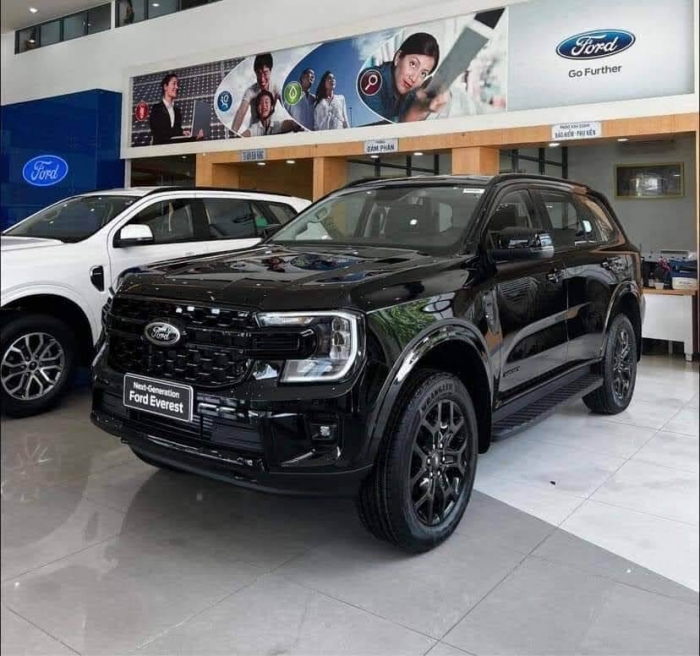 Gi&aacute; xe Ford Everest lăn b&aacute;nh cập nhật đầu th&aacute;ng 3/2026 rẻ &aacute;t v&iacute;a Hyundai Santa Fe v&agrave; Toyota Fortuner ảnh 3