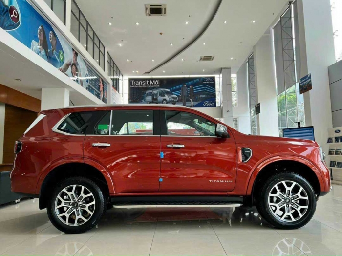 Gi&aacute; xe Ford Everest lăn b&aacute;nh cập nhật đầu th&aacute;ng 3/2026 rẻ &aacute;t v&iacute;a Hyundai Santa Fe v&agrave; Toyota Fortuner ảnh 4