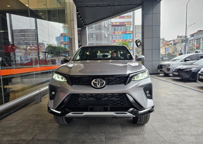 Gi&aacute; lăn b&aacute;nh Toyota Fortuner giữa th&aacute;ng 3/2026 ở mức rẻ hiếm thấy, &lsquo;hạ gục&rsquo; Ford Everest v&agrave; Santa Fe ảnh 2