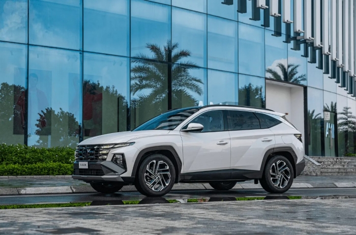 Gi&aacute; xe Hyundai Tucson lăn b&aacute;nh giữa th&aacute;ng 3/2026 đang rẻ kh&ocirc;ng k&eacute;m Mazda CX-5, hạ đo v&aacute;n Honda CR-V ảnh 2