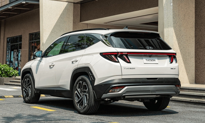 Gi&aacute; xe Hyundai Tucson lăn b&aacute;nh giữa th&aacute;ng 3/2026 đang rẻ kh&ocirc;ng k&eacute;m Mazda CX-5, hạ đo v&aacute;n Honda CR-V ảnh 3
