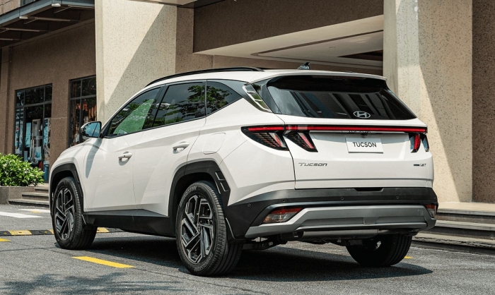 Đả bại Honda CR-V v&agrave; Mazda CX-5, Hyundai Tucson giảm gi&aacute; lăn b&aacute;nh xuống mức cực rẻ cuối th&aacute;ng 3/2026 ảnh 4