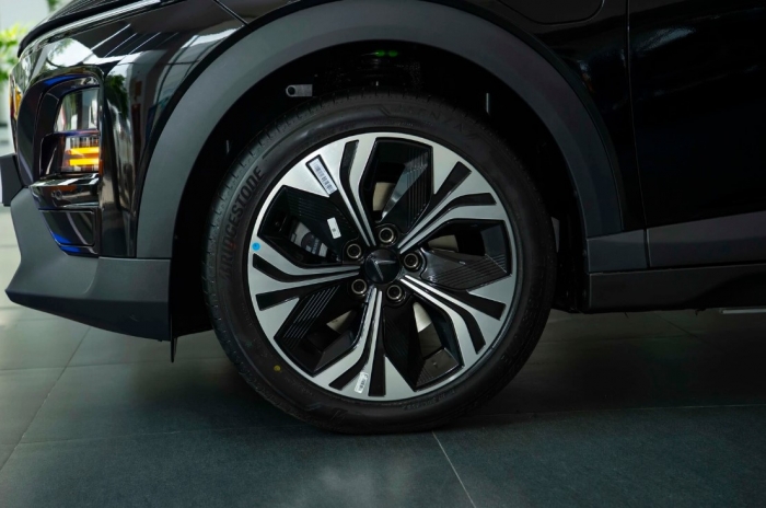 Gi&aacute; lăn b&aacute;nh xe điện VinFast VF 6 cập nhật cuối th&aacute;ng 3/2026 cực rẻ: Lựa chọn s&aacute;ng suốt khi xăng đắt ảnh 4