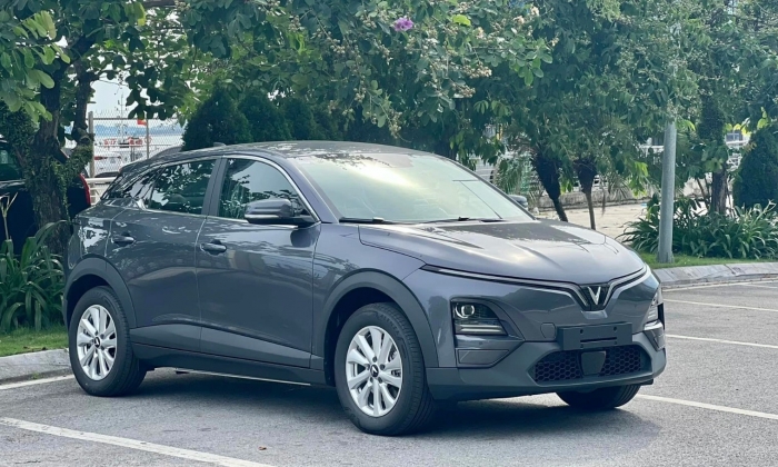 Gi&aacute; VinFast VF 6 lăn b&aacute;nh đầu th&aacute;ng 4/2026: Đ&atilde; rẻ c&ograve;n sạc miễn ph&iacute;, l&agrave; giải ph&aacute;p khi xăng dầu đắt ảnh 4