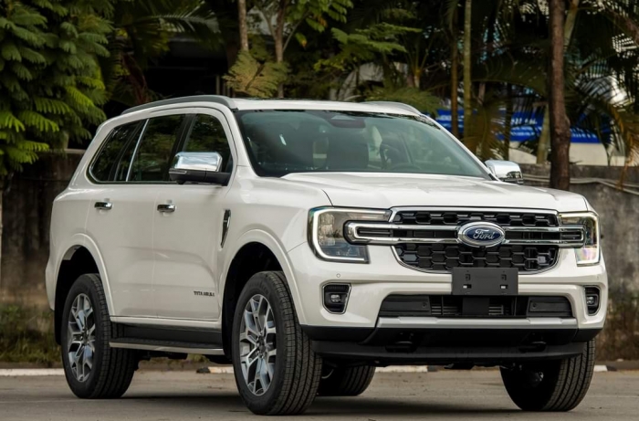 Gi&aacute; xe Ford Everest lăn b&aacute;nh đầu th&aacute;ng 4/2026 cực rẻ, &lsquo;đ&egrave; đầu&rsquo; Hyundai Santa Fe v&agrave; Toyota Fortuner ảnh 2