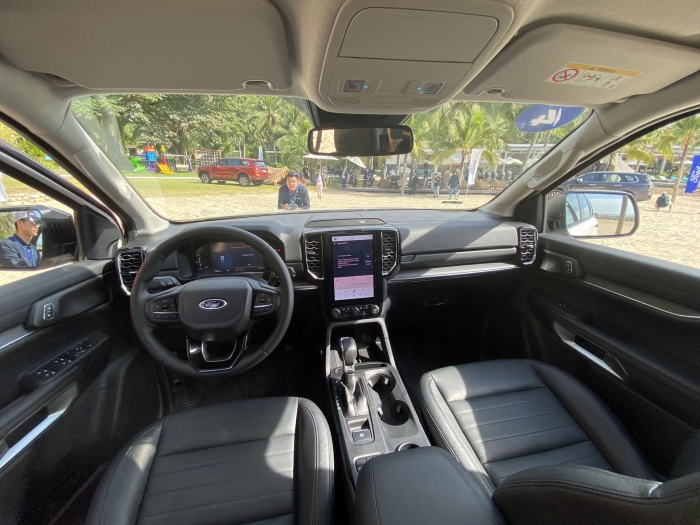 Gi&aacute; xe Ford Everest lăn b&aacute;nh đầu th&aacute;ng 4/2026 cực rẻ, &lsquo;đ&egrave; đầu&rsquo; Hyundai Santa Fe v&agrave; Toyota Fortuner ảnh 7