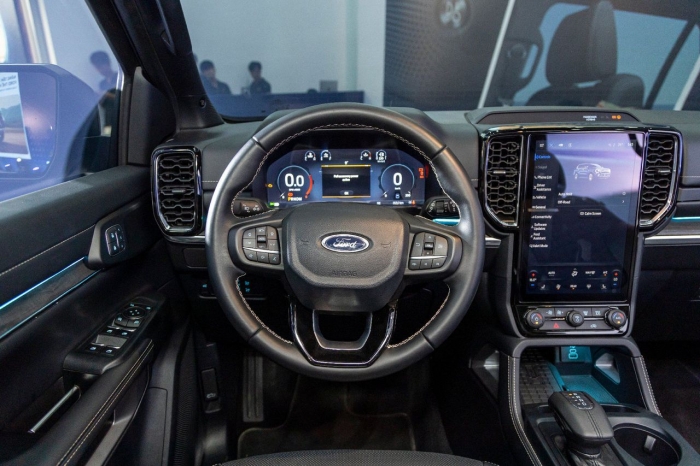 Gi&aacute; xe Ford Everest lăn b&aacute;nh đầu th&aacute;ng 4/2026 cực rẻ, &lsquo;đ&egrave; đầu&rsquo; Hyundai Santa Fe v&agrave; Toyota Fortuner ảnh 8