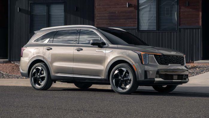 Kia Sorento giảm gi&aacute; lăn b&aacute;nh cực s&acirc;u đầu th&aacute;ng 3/2026, &lsquo;ăn thua đủ&rsquo; với Everest v&agrave; Toyota Fortune ảnh 1