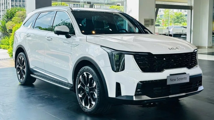 Kia Sorento giảm gi&aacute; lăn b&aacute;nh cực s&acirc;u đầu th&aacute;ng 3/2026, &lsquo;ăn thua đủ&rsquo; với Everest v&agrave; Toyota Fortune ảnh 2