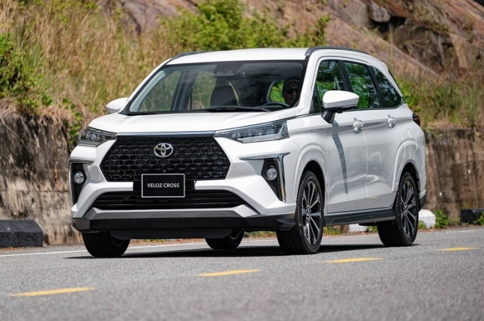 Gi&aacute; lăn b&aacute;nh Toyota Veloz Cross giảm &lsquo;kh&ocirc;ng phanh&rsquo; đầu th&aacute;ng 4/2026, &lsquo;khắc chế&rsquo; Mitsubishi Xpander ảnh 1