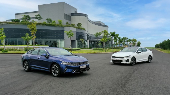 Nhận ưu đ&atilde;i khủng, gi&aacute; lăn b&aacute;nh Kia K5 đầu th&aacute;ng 4/2026 giảm cực sốc, rẻ &lsquo;&aacute;t v&iacute;a&rsquo; Toyota Camry ảnh 2