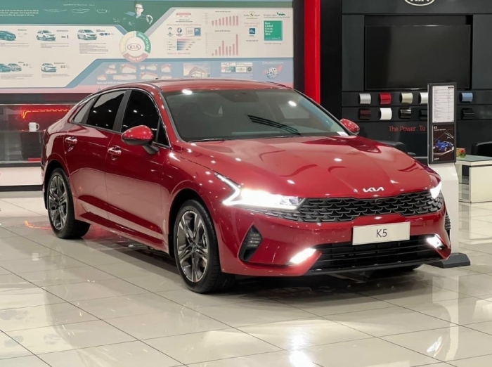 Nhận ưu đ&atilde;i khủng, gi&aacute; lăn b&aacute;nh Kia K5 đầu th&aacute;ng 4/2026 giảm cực sốc, rẻ &lsquo;&aacute;t v&iacute;a&rsquo; Toyota Camry ảnh 4