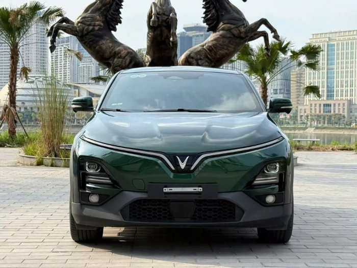 Gi&aacute; VinFast VF 6 lăn b&aacute;nh đầu th&aacute;ng 4/2026: Đ&atilde; rẻ c&ograve;n sạc miễn ph&iacute;, l&agrave; giải ph&aacute;p khi xăng dầu đắt ảnh 4