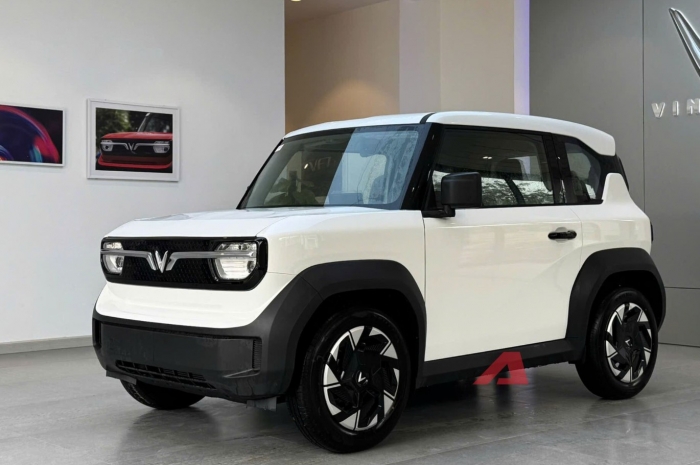 Gi&aacute; xăng dầu tối 18/4: Dầu &lsquo;rớt thảm&rsquo;, RON 92 v&agrave; RON 95 &lsquo;rẻ b&egrave;o&rsquo;, gi&aacute; lăn b&aacute;nh VinFast VF 3 ra sao? ảnh 2