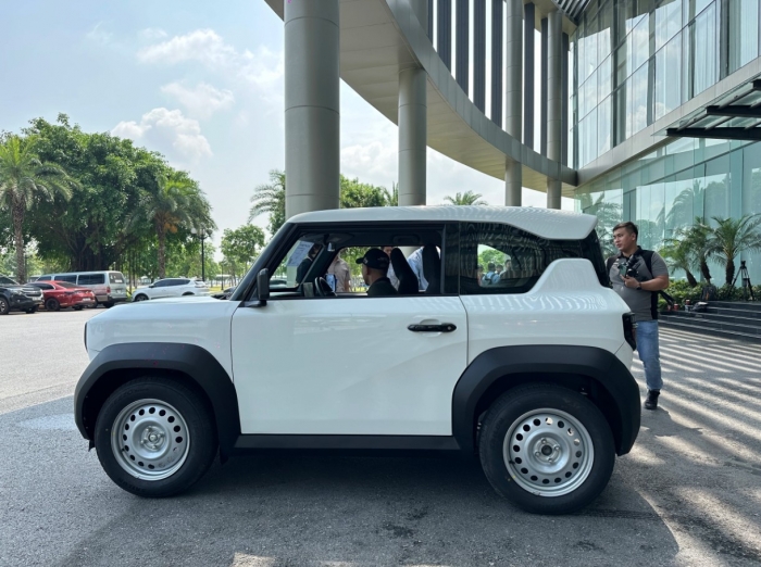 Gi&aacute; xăng dầu tối 18/4: Dầu &lsquo;rớt thảm&rsquo;, RON 92 v&agrave; RON 95 &lsquo;rẻ b&egrave;o&rsquo;, gi&aacute; lăn b&aacute;nh VinFast VF 3 ra sao? ảnh 3