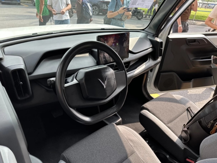 Gi&aacute; xăng dầu tối 18/4: Dầu &lsquo;rớt thảm&rsquo;, RON 92 v&agrave; RON 95 &lsquo;rẻ b&egrave;o&rsquo;, gi&aacute; lăn b&aacute;nh VinFast VF 3 ra sao? ảnh 7