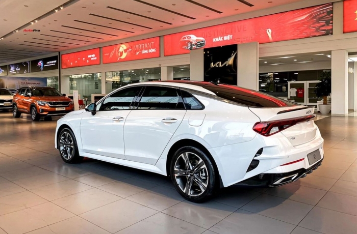 Quyết &lsquo;lật đổ&rsquo; Toyota Camry, Kia K5 tung &lsquo;si&ecirc;u ưu đ&atilde;i&rsquo; giảm s&acirc;u gi&aacute; lăn b&aacute;nh giữa th&aacute;ng 4/2026 ảnh 3