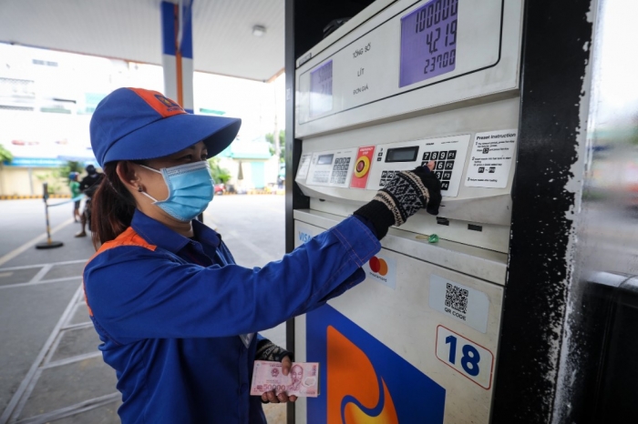 Gi&aacute; xăng dầu mới nhất s&aacute;ng 20/4: Đồng loạt ở mức 'vừa b&aacute;n vừa cho', Mazda CX-5 vội giảm gi&aacute; lăn b&aacute;nh ảnh 1