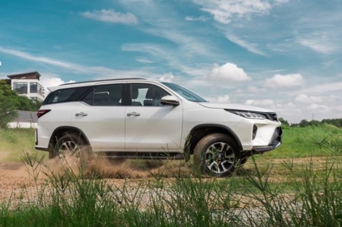Quyết &lsquo;ăn thua đủ&rsquo; với Ford Everest, Toyota Fortuner hạ gi&aacute; lăn b&aacute;nh &lsquo;rẻ như cho&rsquo; cuối th&aacute;ng 4/2026 ảnh 3