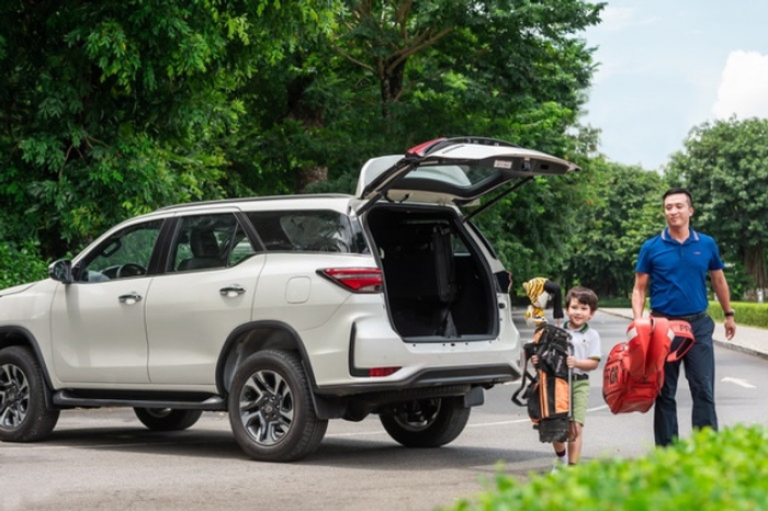 Quyết &lsquo;ăn thua đủ&rsquo; với Ford Everest, Toyota Fortuner hạ gi&aacute; lăn b&aacute;nh &lsquo;rẻ như cho&rsquo; cuối th&aacute;ng 4/2026 ảnh 4