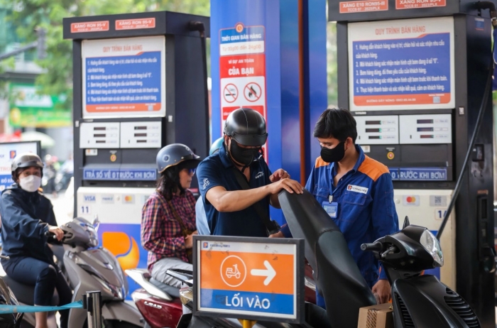 Gi&aacute; xăng dầu chiều 30/4: Xăng RON 95 biến động cực lớn, xe m&aacute;y &lsquo;quốc d&acirc;n&rsquo; mới kh&ocirc;ng cần đổ xăng ra mắt gi&aacute; 24 triệu đồng ảnh 1