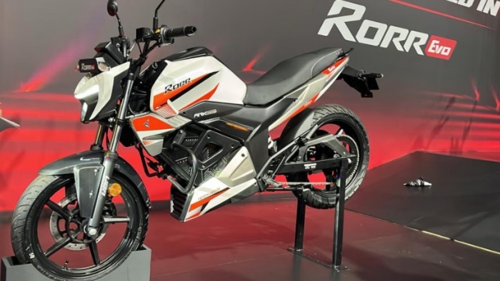 Gi&aacute; xăng dầu chiều 30/4: Xăng RON 95 biến động cực lớn, xe m&aacute;y &lsquo;quốc d&acirc;n&rsquo; mới kh&ocirc;ng cần đổ xăng ra mắt gi&aacute; 24 triệu đồng ảnh 3