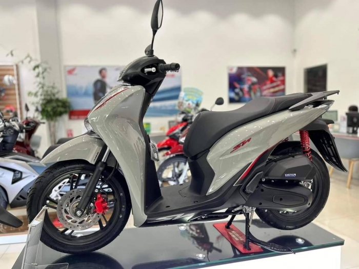 Gi&aacute; xăng dầu h&ocirc;m nay 1/5: Xăng RON 92 v&agrave; RON 95 &lsquo;b&aacute;n như biếu&rsquo;, bảng gi&aacute; &lsquo;đầy b&igrave;nh&rsquo; c&aacute;c mẫu xe ga 125cc phổ biến ảnh 2
