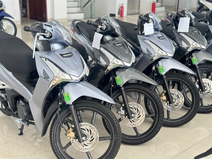 Gi&aacute; xăng dầu h&ocirc;m nay 30/4: Dầu diesel, xăng RON 92 v&agrave; RON 95 đồng loạt thay đổi, bảng gi&aacute; &lsquo;đầy b&igrave;nh&rsquo; c&aacute;c mẫu xe số ảnh 2