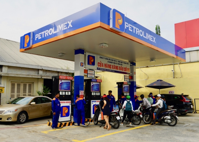 Gi&aacute; xăng dầu Petrolimex chiều nay 16/4: RON 92 v&agrave; RON 95 &lsquo;rẻ như cho&rsquo;, bảng gi&aacute; &lsquo;đầy b&igrave;nh&rsquo; c&aacute;c mẫu xe ga 150cc, 160cc ảnh 1