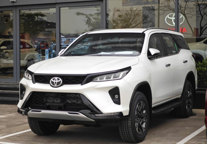 Gi&aacute; xăng dầu h&ocirc;m nay 3/5: Dầu diesel &lsquo;rẻ như b&egrave;o&rsquo;, xăng RON 92 v&agrave; RON 95 &lsquo;b&aacute;n như cho&rsquo;, gi&aacute; lăn b&aacute;nh Toyota Fortuner ảnh 3