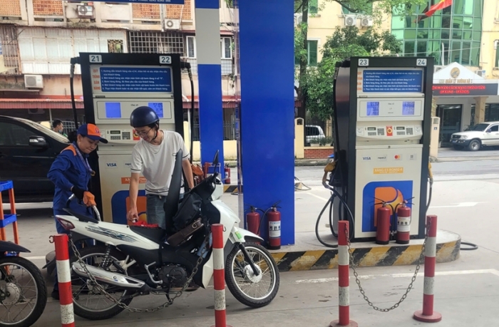 Bảng gi&aacute; xăng dầu Petrolimex trưa nay 5/5: Xăng RON 92 v&agrave; RON 95 rẻ &lsquo;b&aacute; ch&aacute;y&rsquo;, gi&aacute; lăn b&aacute;nh Toyota Veloz Cross giảm s&acirc;u ảnh 1