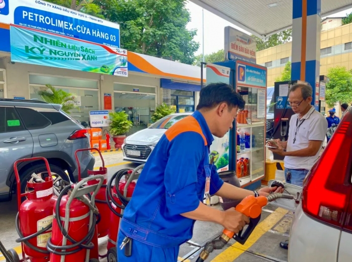 Gi&aacute; xăng dầu chiều nay 4/5: Dầu diesel, xăng RON 92 v&agrave; RON 95 đồng loạt ở mức rất rẻ, gi&aacute; lăn b&aacute;nh Honda CR-V giảm mạnh ảnh 1