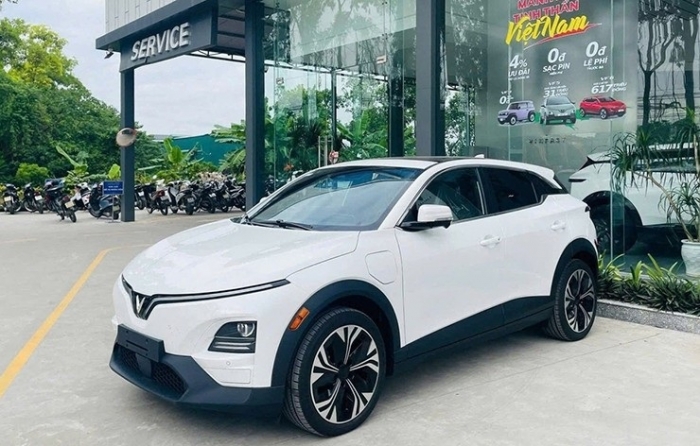 Gi&aacute; xăng dầu h&ocirc;m nay 5/5: Dầu diesel &lsquo;rẻ kịch s&agrave;n&rsquo;, xăng RON 95 &lsquo;b&aacute;n như biếu&rsquo;, gi&aacute; lăn b&aacute;nh  VinFast VF 6 cực &lsquo;mềm&rsquo; ảnh 2